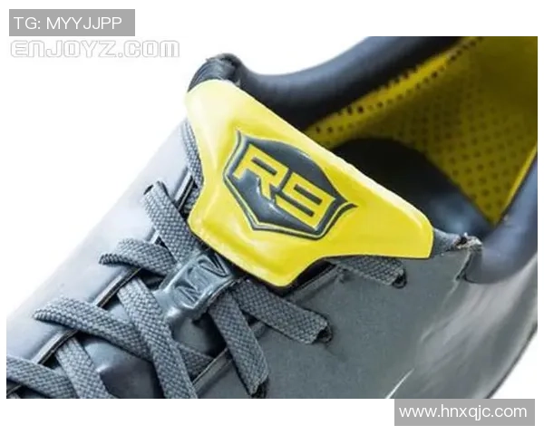 如何用纸折叠小足球球星盒步骤与技巧详解