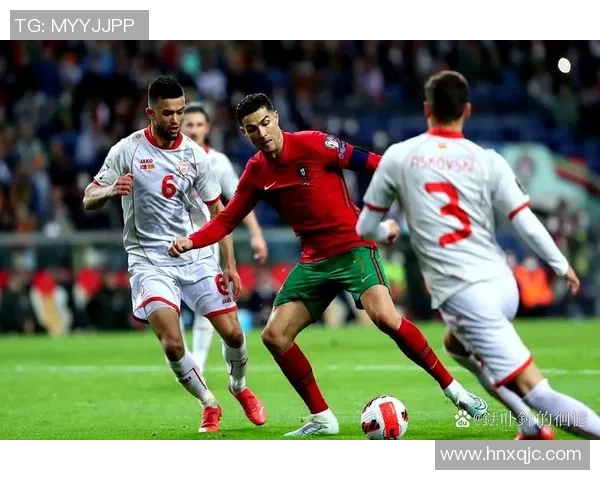 当前世界顶级男子足球球星的崛起与竞争格局分析