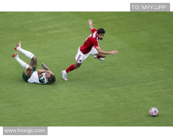 足球巨星化身整蛊达人街头爆笑恶搞路人反应令人捧腹