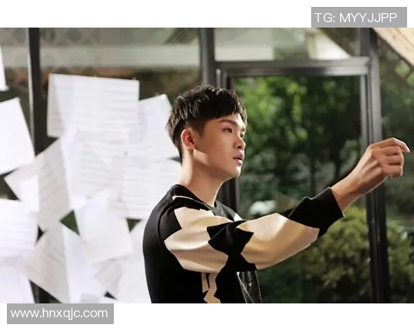 足球明星亮相小杨哥直播间 与粉丝互动引爆热潮